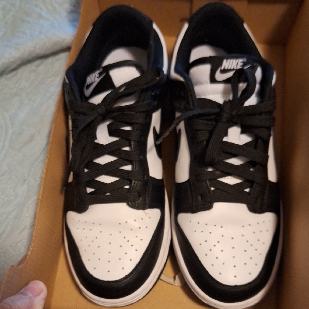 Nike womensBlack and White Sneakers